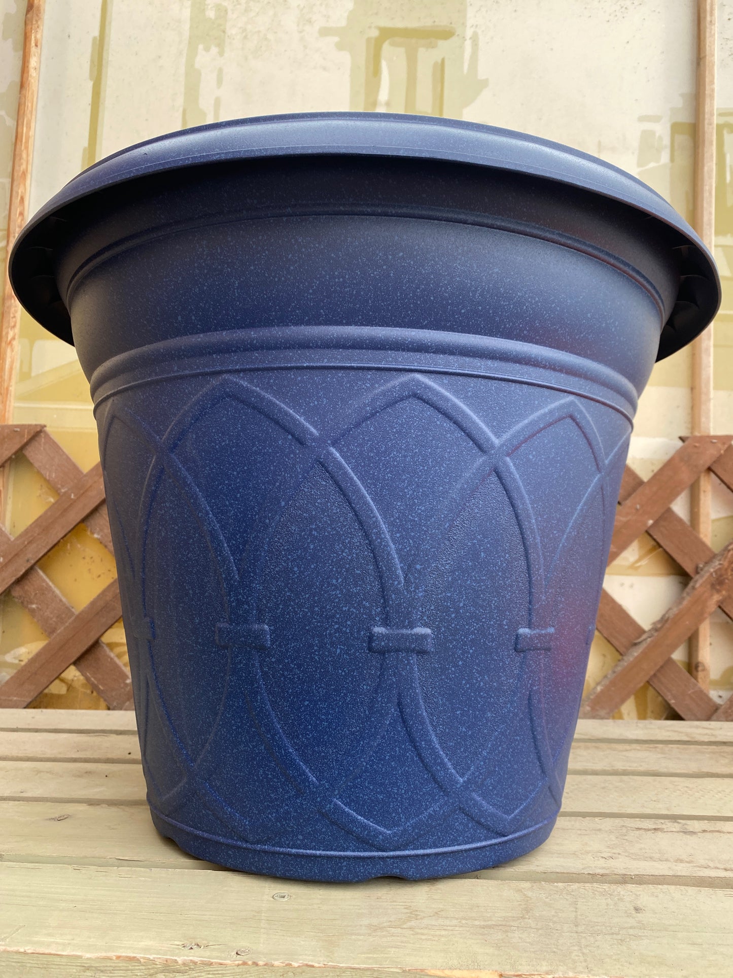 18" Durham Round Planter