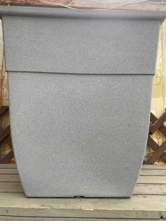 Hendrix Tall Square 17.5"